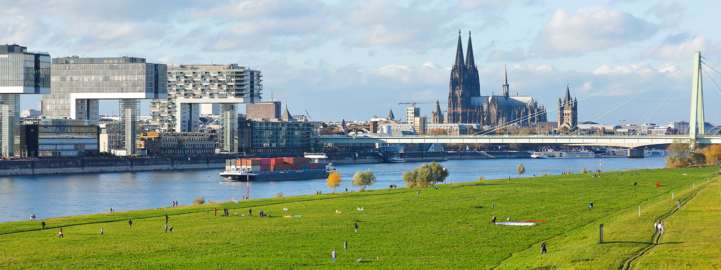 ENGIE Deutschland Zero Carbon-Magazin: Grüner Wasserstoff in der Binnenschifffahrt, Containerschiff, Köln