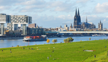 ENGIE Deutschland Zero Carbon-Magazin: Grüner Wasserstoff in der Binnenschifffahrt, Containerschiff, Köln